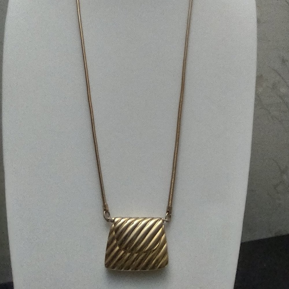 Gold Plated Miniature Purse Pendant and Necklace 32 Inch Chain